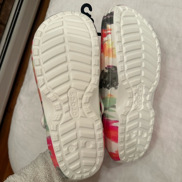 New! CROCS Classic Lined Tie Dye Clog - Picture 3 of 3